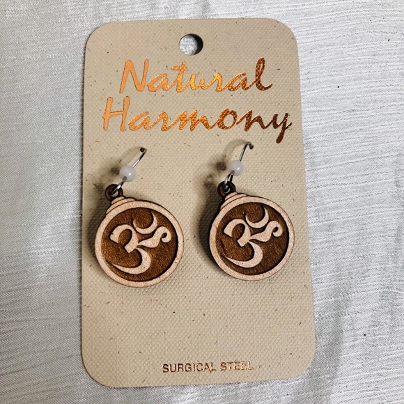 Natural Harmony “Om” Hindu Earrings - Picture 1 of 3